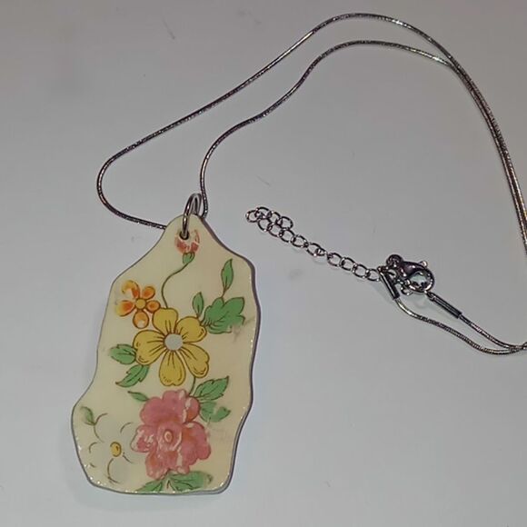 Plate necklace - Picture 1 of 5